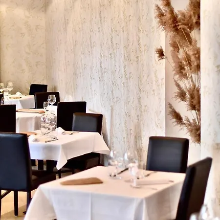 Restaurant La Charrue ホテル 3*