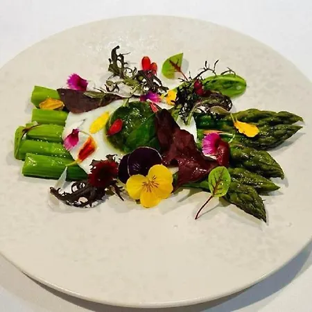 Restaurant La Charrue ホテル 3*